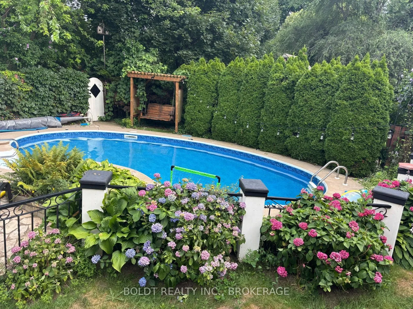 720 Niagara Street, ON L2M 3R9