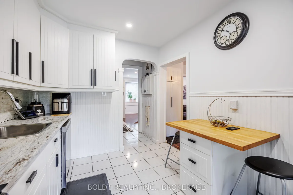 720 Niagara Street, ON L2M 3R9