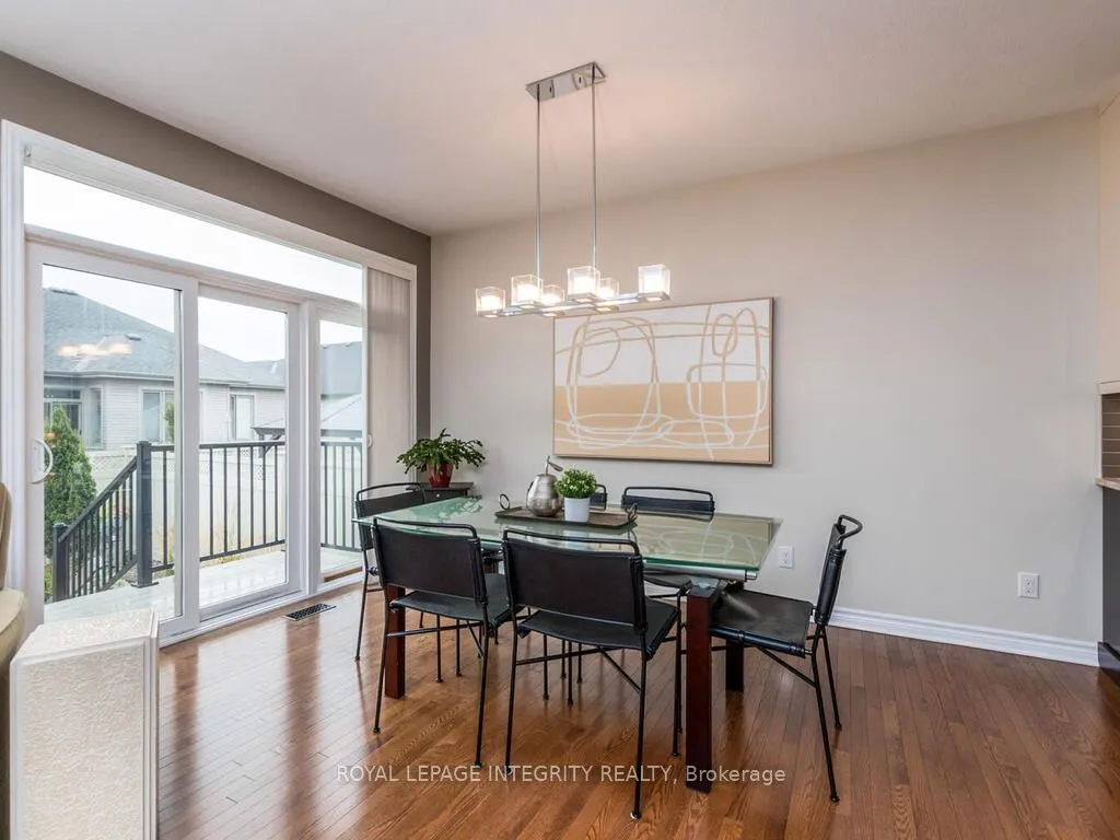 112 Elfin Grove, ON K2V 0B7