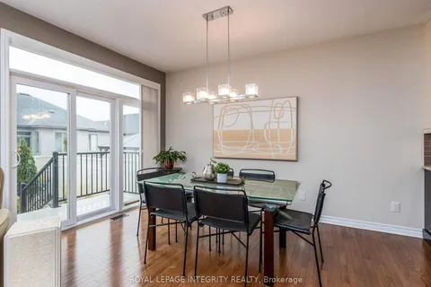 112 Elfin Grove, ON K2V 0B7