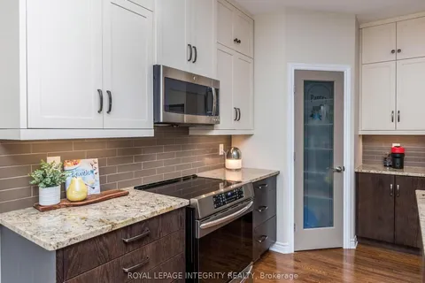 112 Elfin Grove, ON K2V 0B7