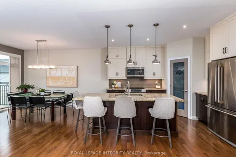 112 Elfin Grove, ON K2V 0B7