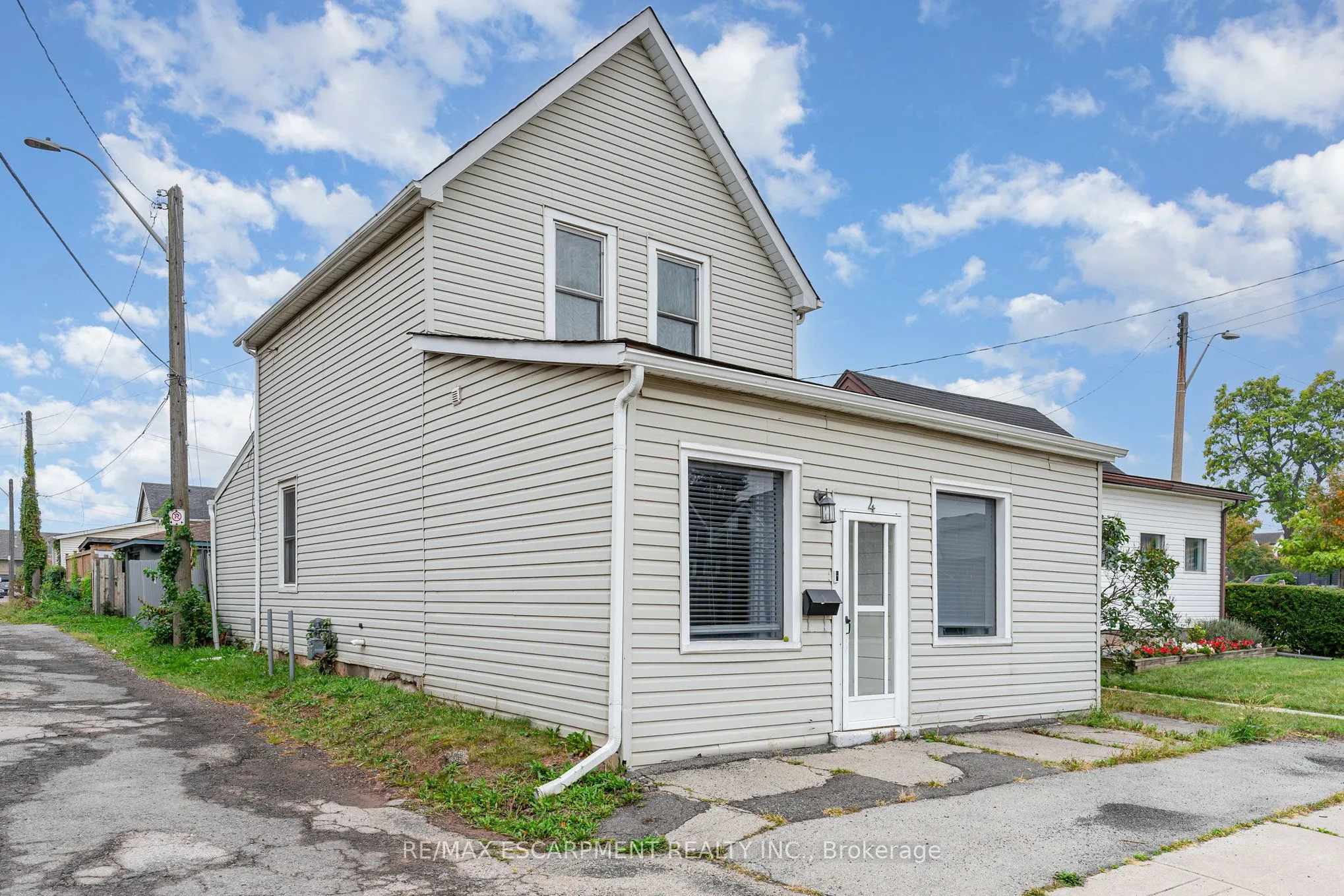 4 Robins Avenue, ON L8H 4M6