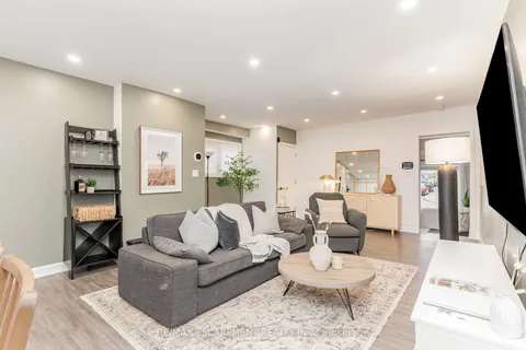 4 Robins Avenue, ON L8H 4M6