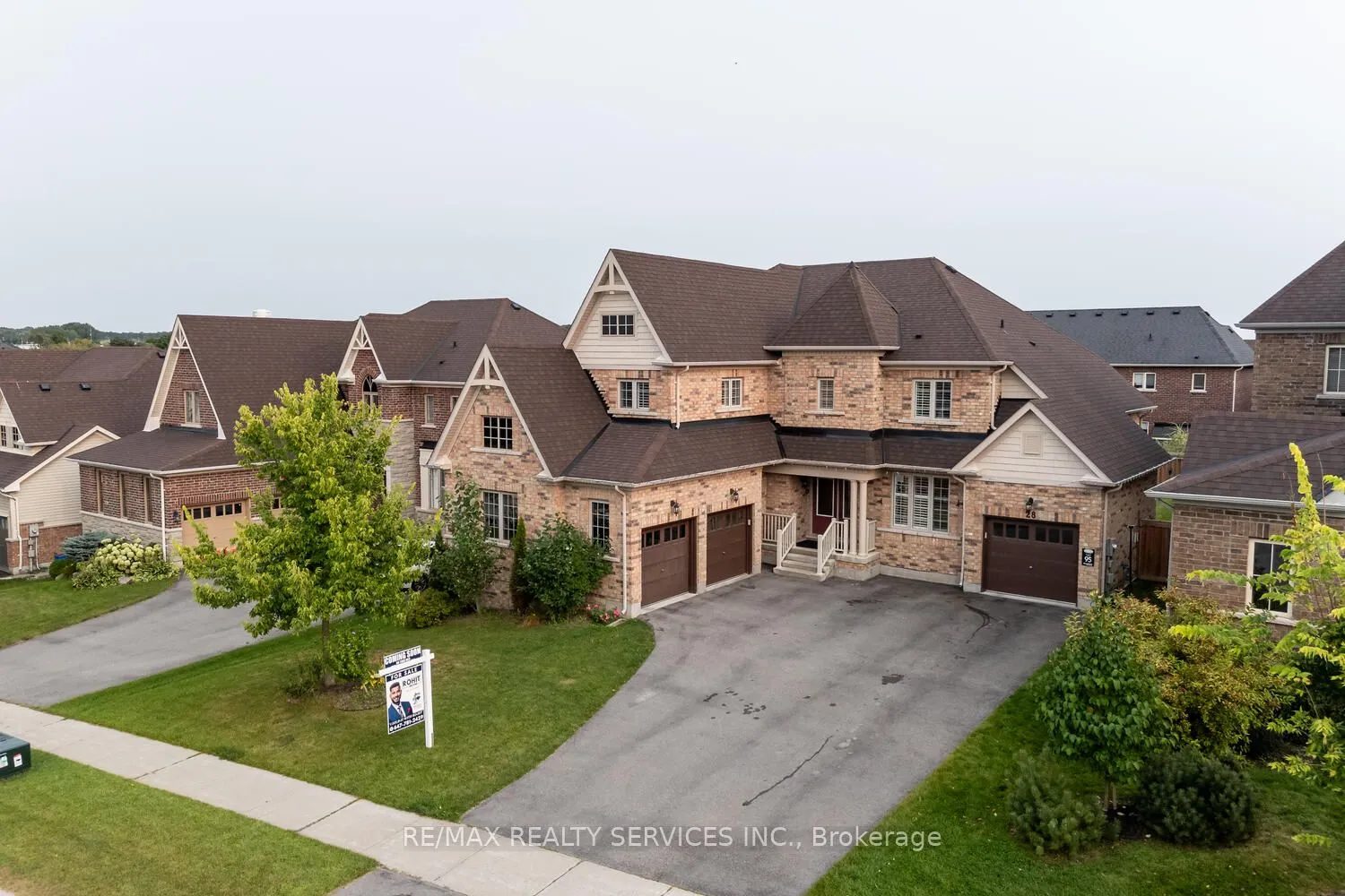 28 Stonegate Avenue, ON L9W 6X1