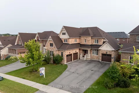 28 Stonegate Avenue, ON L9W 6X1