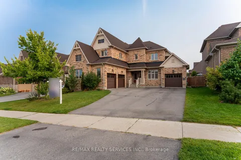 28 Stonegate Avenue, ON L9W 6X1