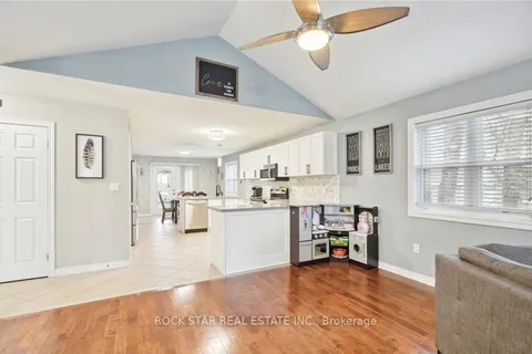 996 BEACH Boulevard, ON L8H 6Z4