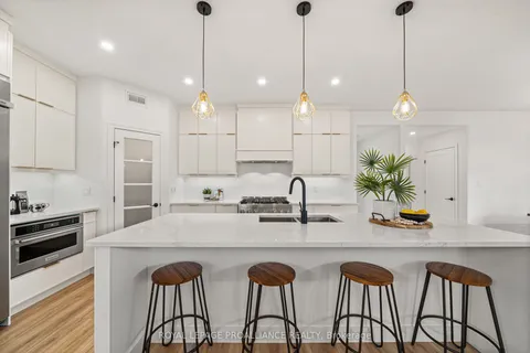 18 RAYCROFT Drive, ON K8N 0R4