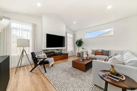 18 RAYCROFT Drive, ON K8N 0R4