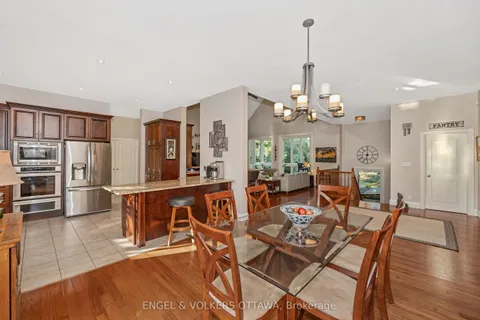 1836 Whitemarsh Crescent, ON K2W 1B5