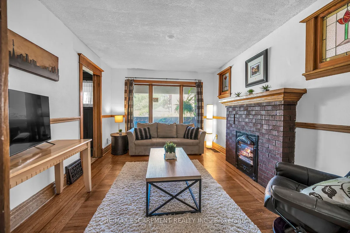 126 Cumberland Avenue, ON L8M 1Z3