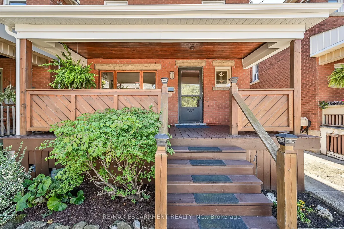 126 Cumberland Avenue, ON L8M 1Z3