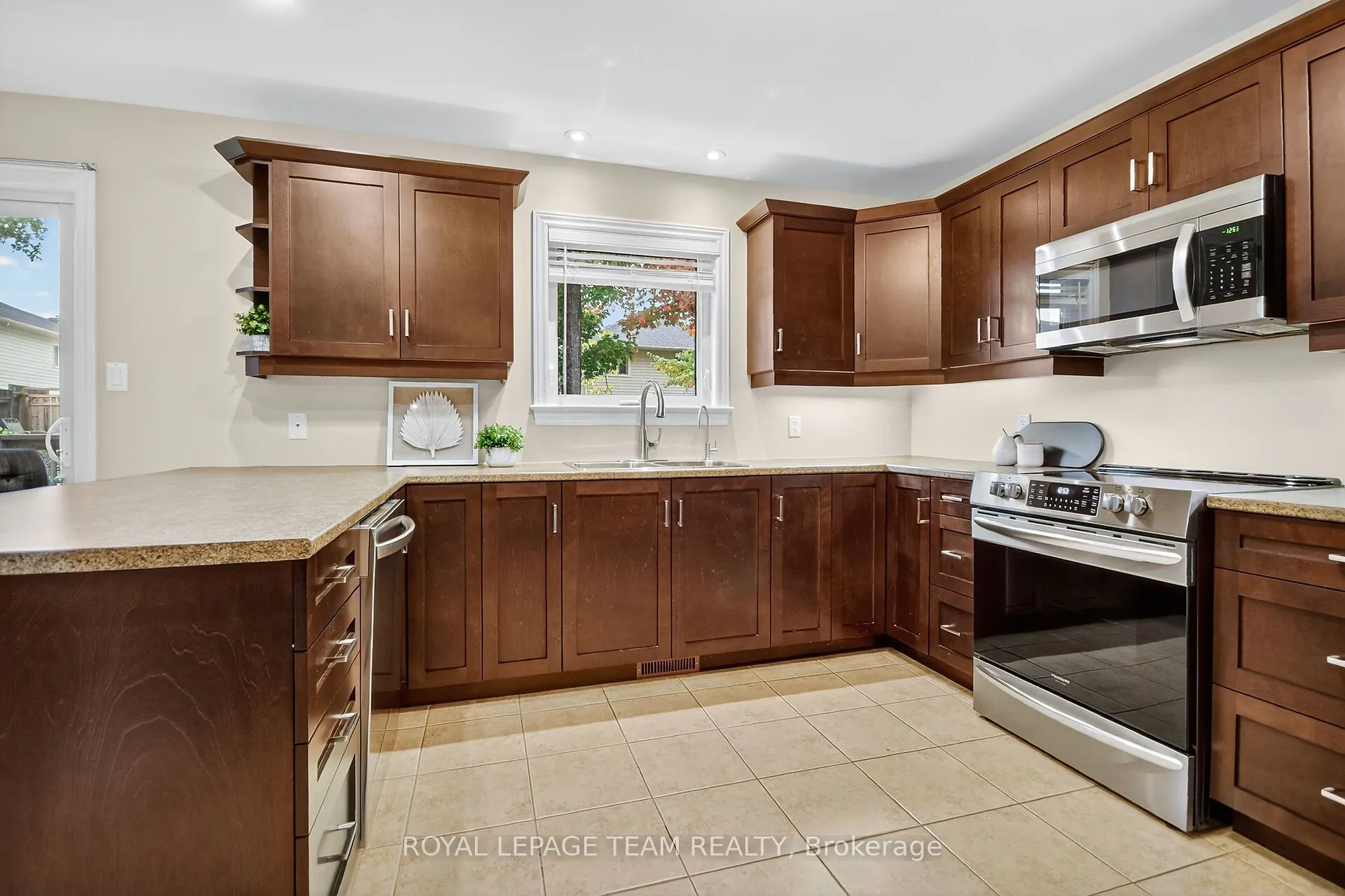 124 Comba Drive, ON K7C 4V7