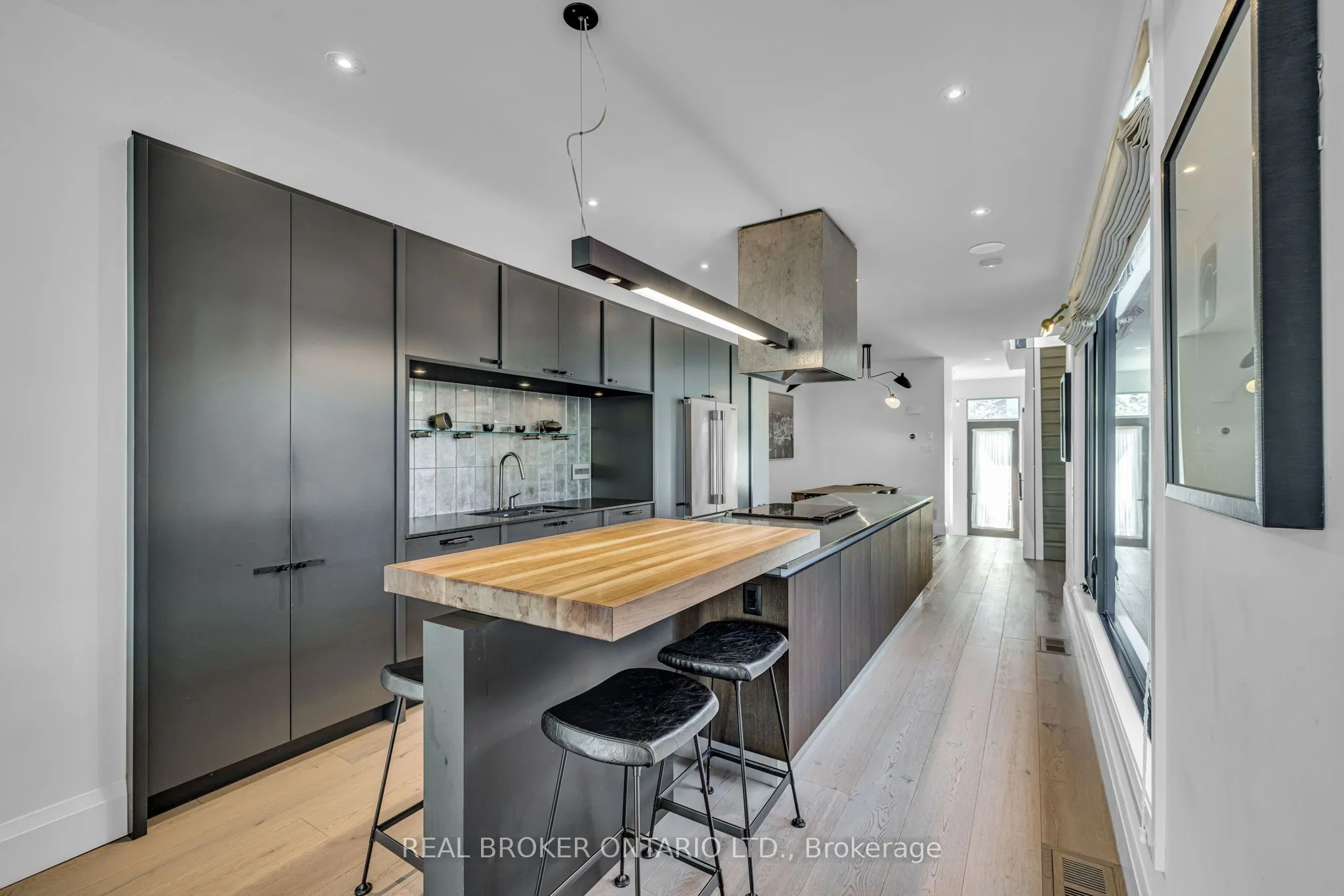 287B Dovercourt Avenue, ON K1Z 7H4