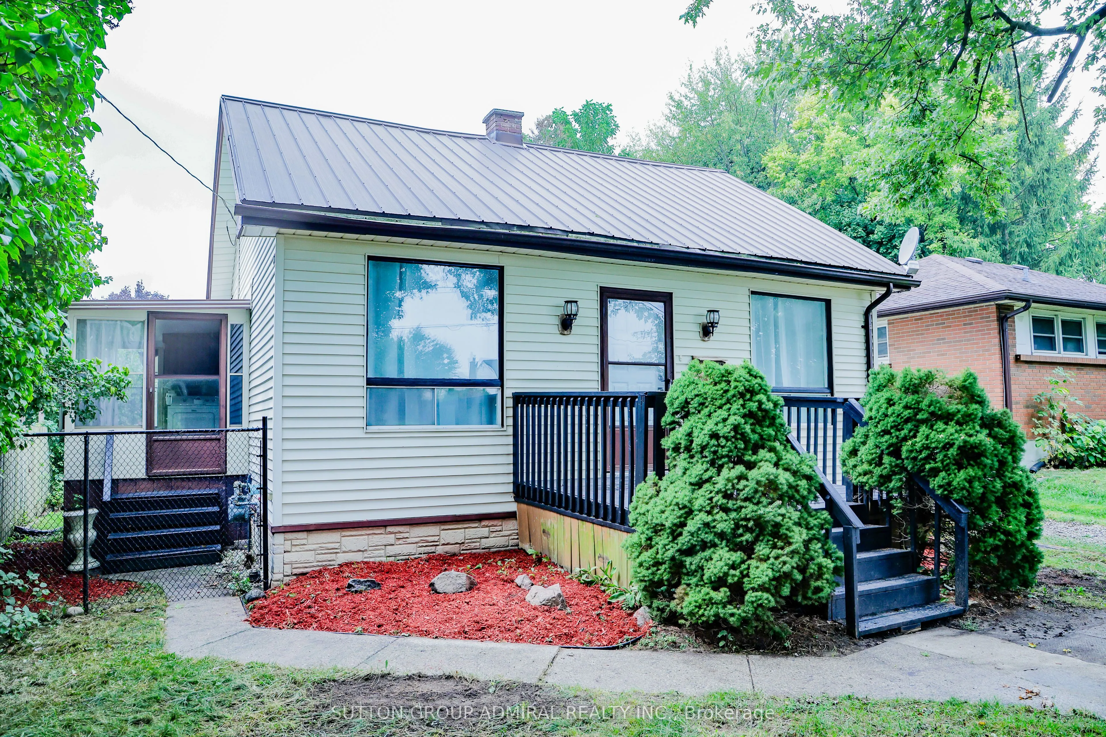 383 Edmonton Street, ON N5W 4Y6