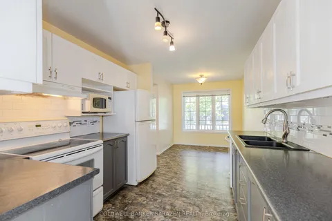 182 Windhurst Drive, ON K2G 6J4