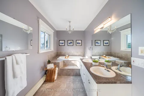 47 Mountain Park Avenue, ON L9A 1A1