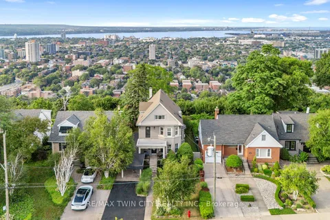 47 Mountain Park Avenue, ON L9A 1A1