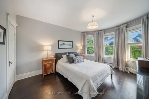 47 Mountain Park Avenue, ON L9A 1A1