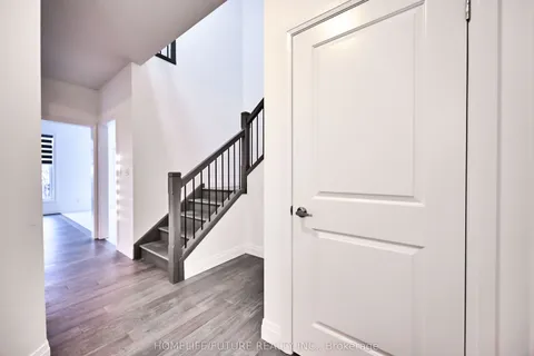 249.5 King Street, ON N5C 1H4