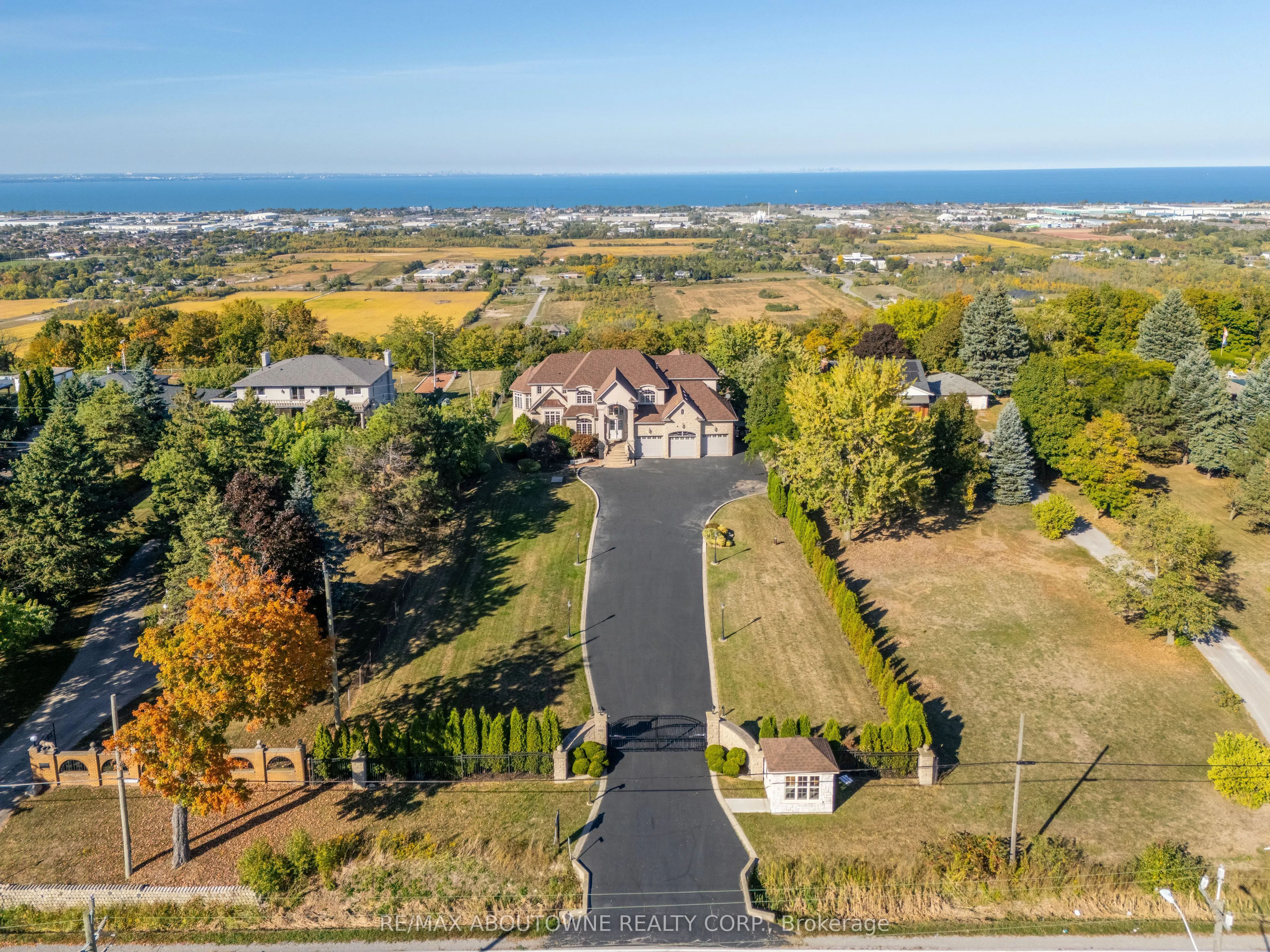 803 Ridge Road, ON L8J 2Y3