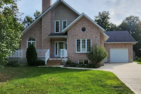 207 Birch Crescent, ON N2Z 2X3