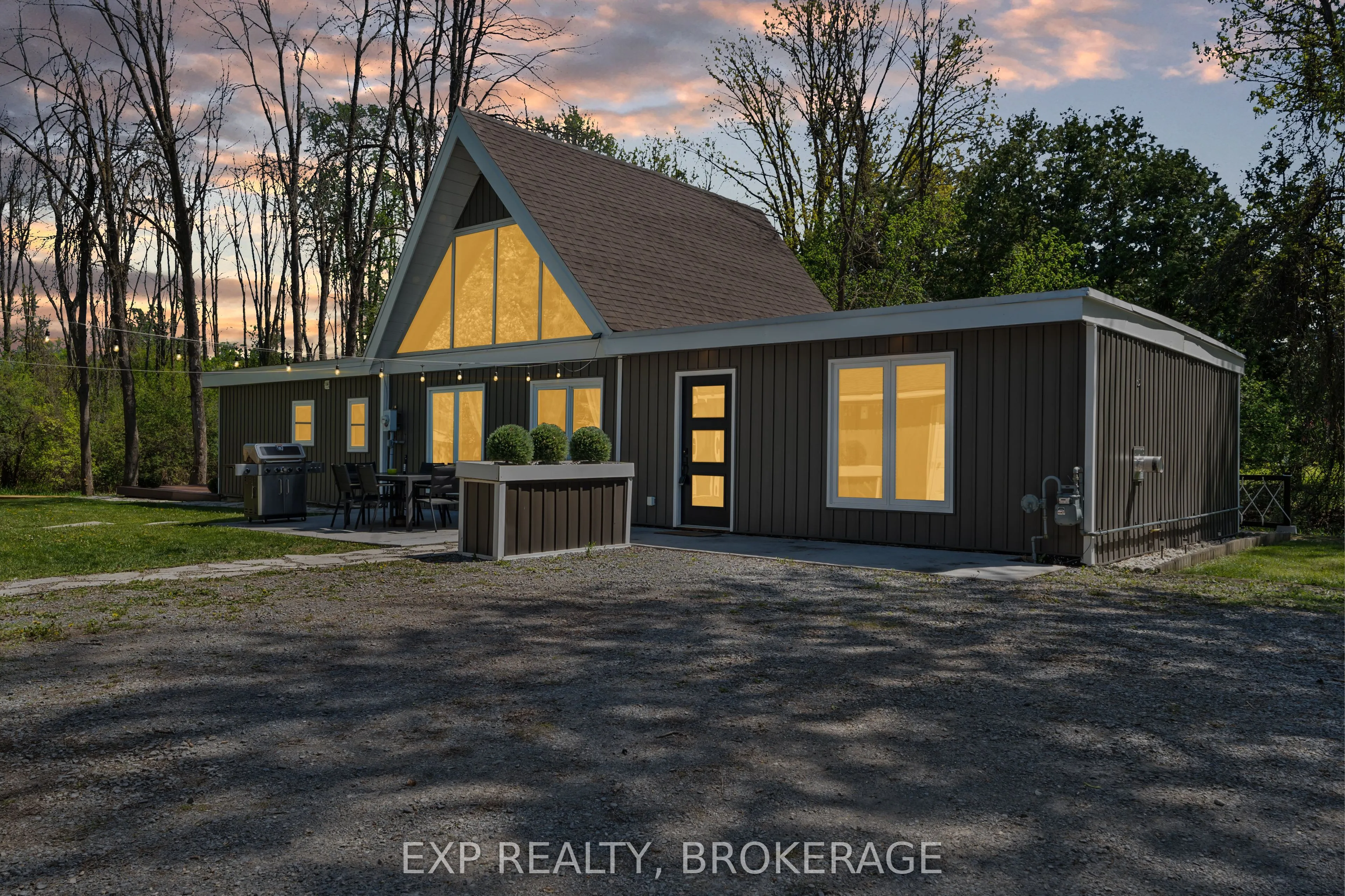 8546 COUNTY 2 Road, ON K7R 3L1