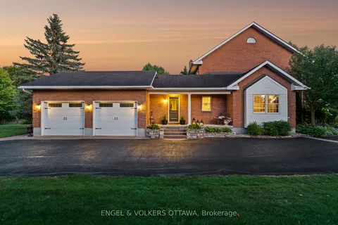 5557 Pettapiece Crescent, ON K4M 1C5