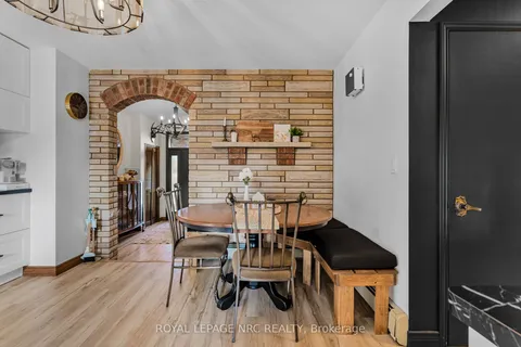 15 Oxford Boulevard, ON L3K 5C8