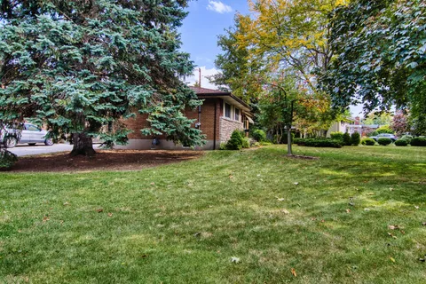 32 Viking Drive, ON L2M 2V3