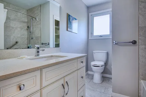 32 Viking Drive, ON L2M 2V3