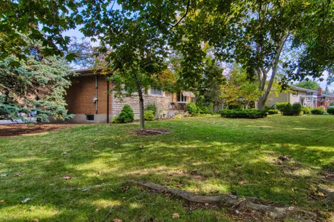 32 Viking Drive, ON L2M 2V3