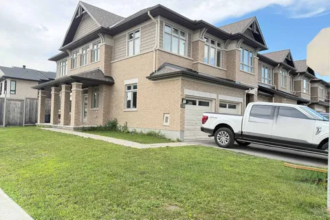 534 Triangle Street, ON K2S 1E7