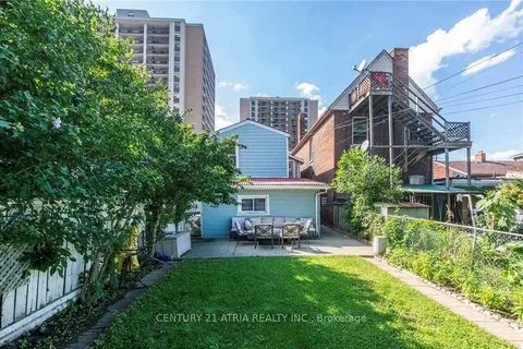 182 John Street, ON L8L 4P2