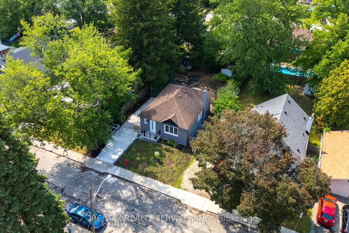 74 West 3rd Street, ON L9C 3K3