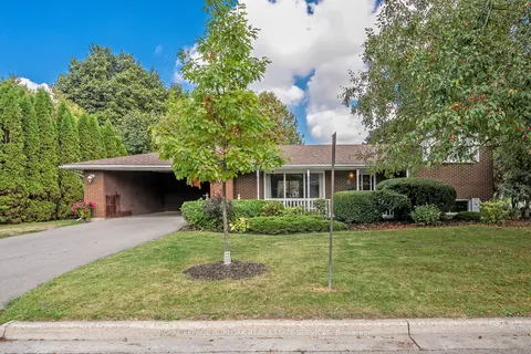 3 White Oaks Avenue, ON N3R 5N7