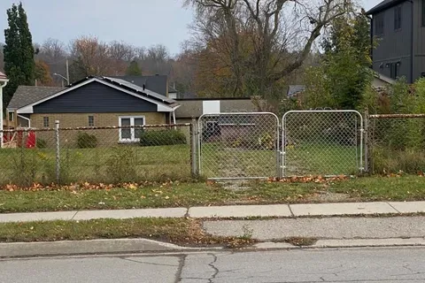 449 York Road, ON N1E 5X8