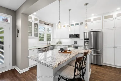 511 Erinwoods Circle, ON K2J 5M5