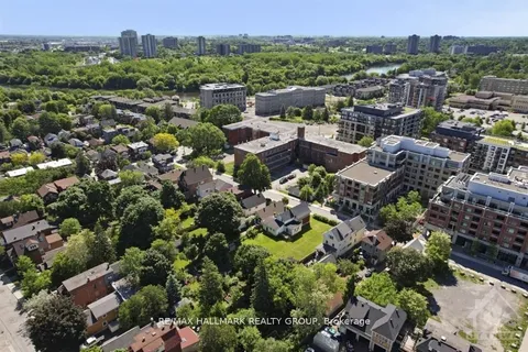 West Side - 67 Springhurst Avenue, ON K1S 0E2