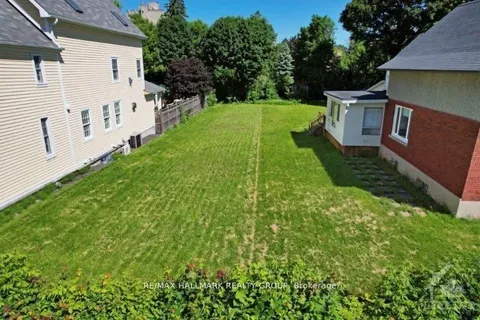 West Side - 67 Springhurst Avenue, ON K1S 0E2