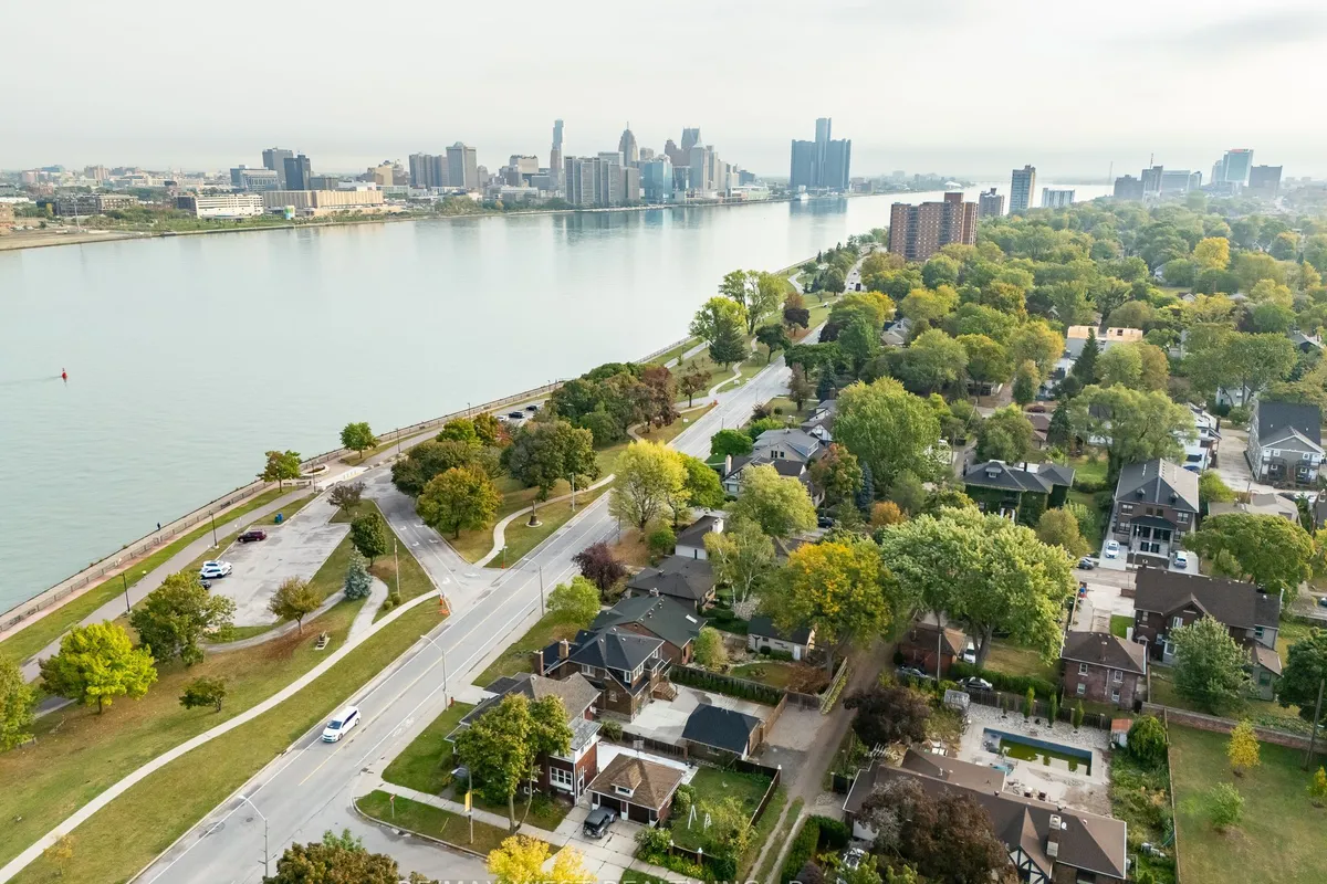 2437 Riverside Drive, ON N9B 1B2