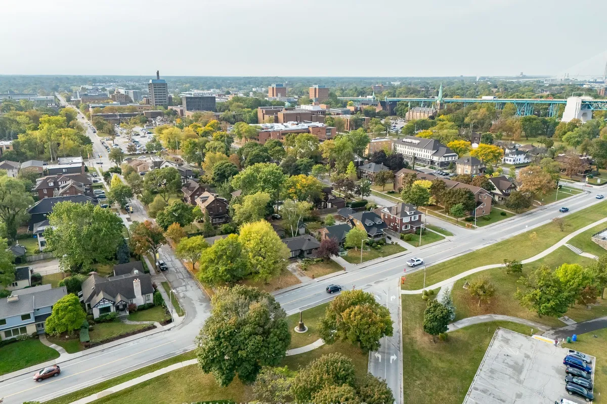 2437 Riverside Drive, ON N9B 1B2