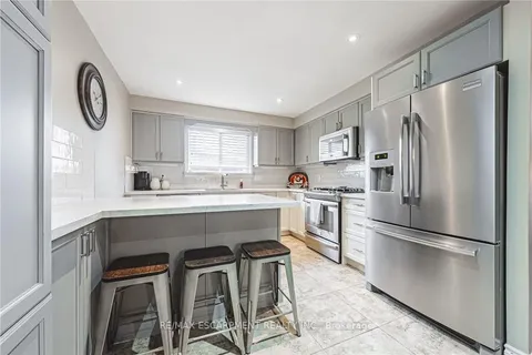 477 Queen Victoria Drive, ON L8W 1G7