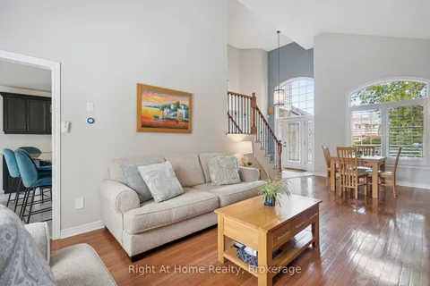 20 Scottswood Lane, ON N3W 2M4