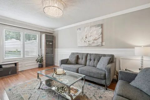 20 Scottswood Lane, ON N3W 2M4