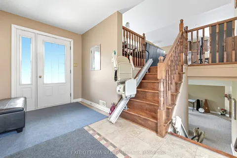 8 Cockcroft Crescent, ON K0J 1P0