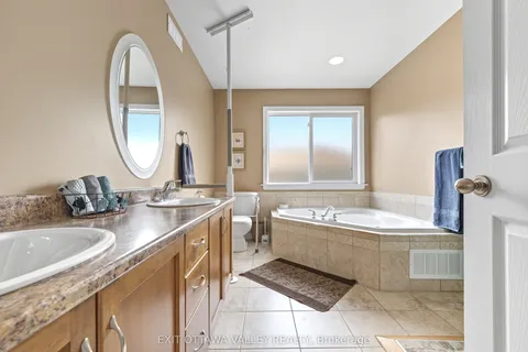 8 Cockcroft Crescent, ON K0J 1P0