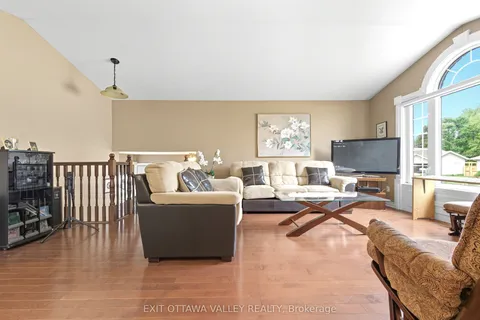 8 Cockcroft Crescent, ON K0J 1P0