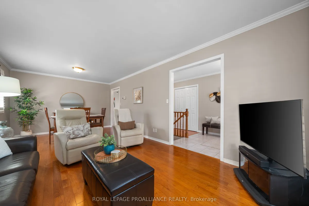 36 Oak Ridge Boulevard, ON K8N 5W1